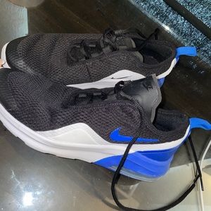 Nike women’s shoes! Worn once or twice.